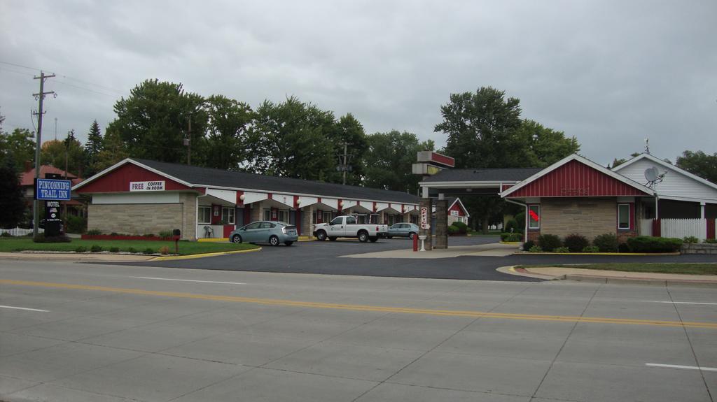 Pinconning Trail Inn Motel Exterior photo