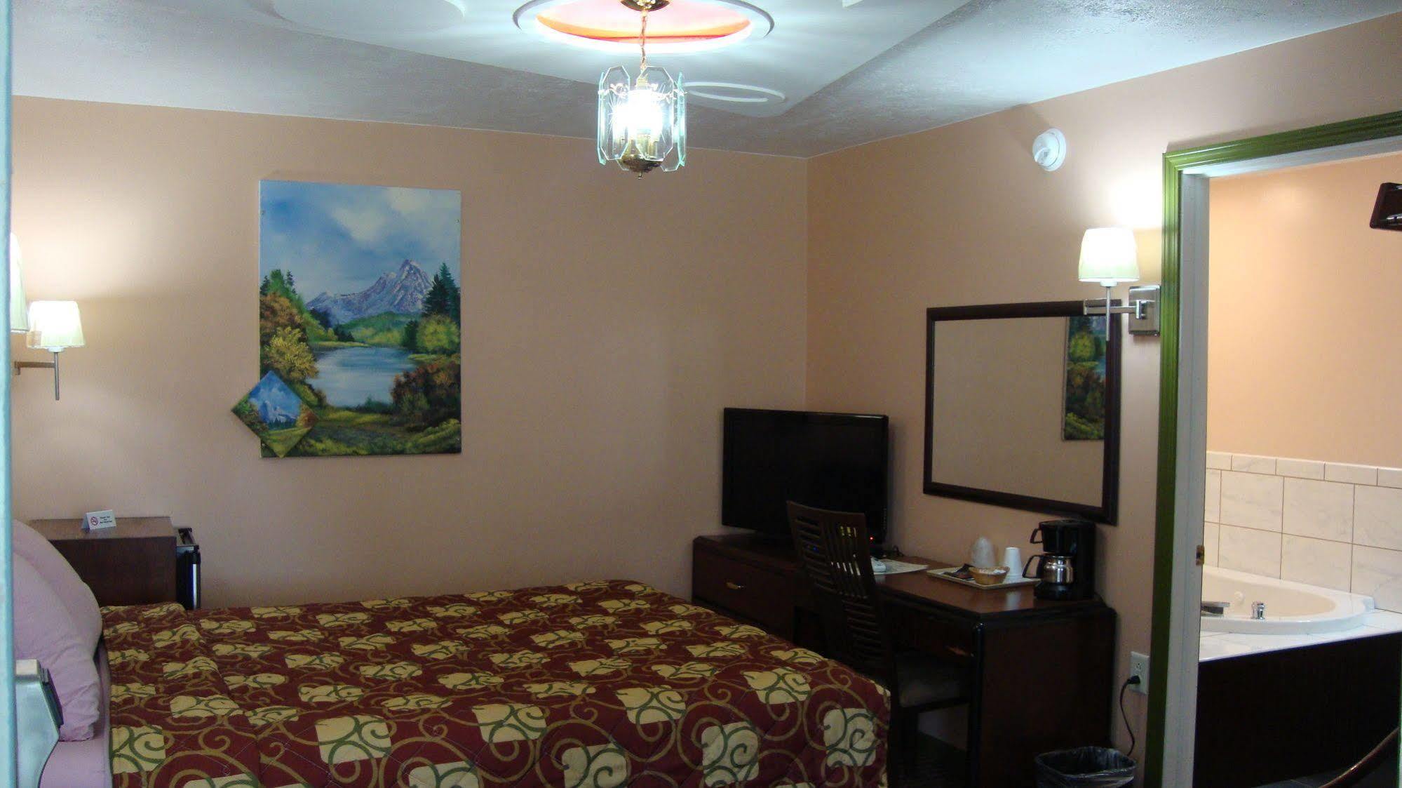 Pinconning Trail Inn Motel Exterior photo